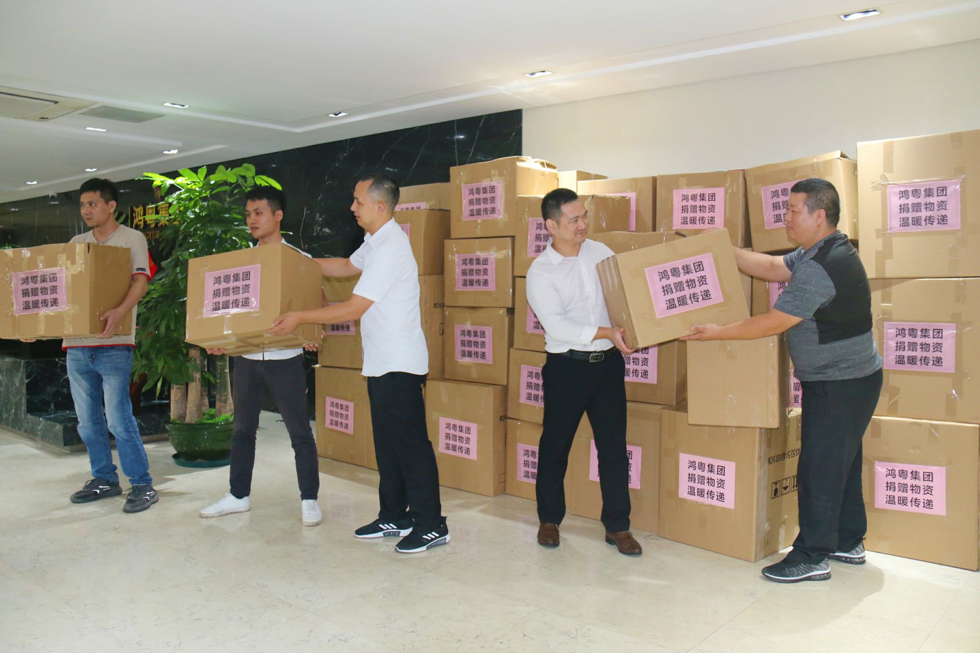 乐竞体育平台官方网站-乐竞体育(中国)公益回顾丨家国同欢月同圆 温暖满载甘孜州(图2) 乐竞体育平台官方网站-乐竞体育(中国)公益回顾丨家国同欢月同圆 温暖满载甘孜州(图2)